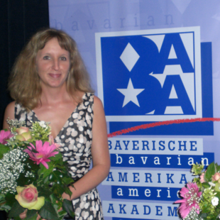 Dr. Edith Szlezák receives the dissertation award 2008 ©Bavarian American Academy