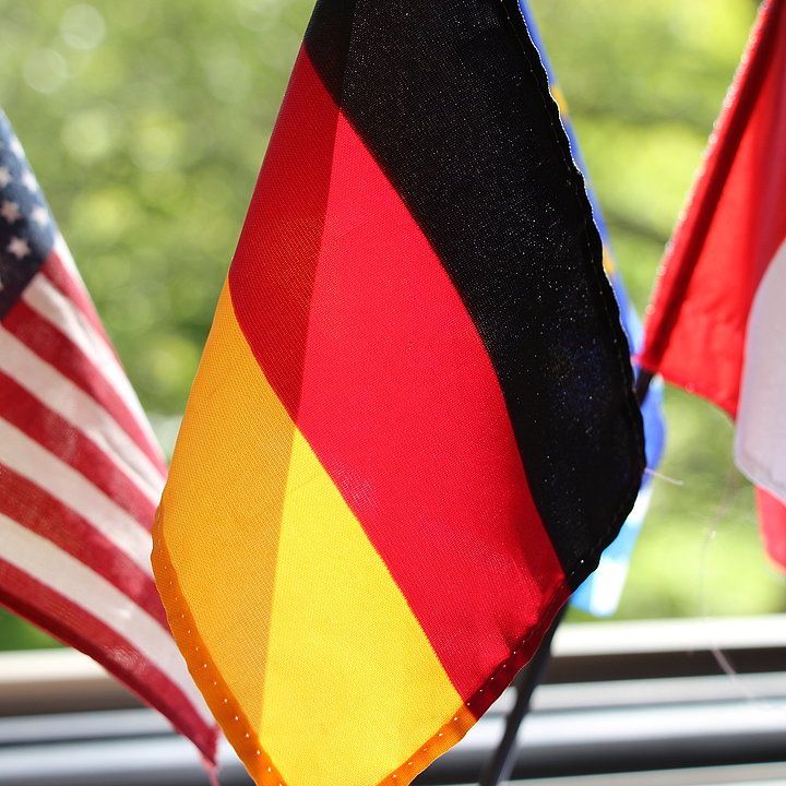 amerikanische, deutsche und kanadische Fahne ©Amerikahaus