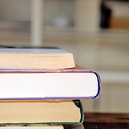 a stack of books, photographed from the side ©Marem / fotolia.com