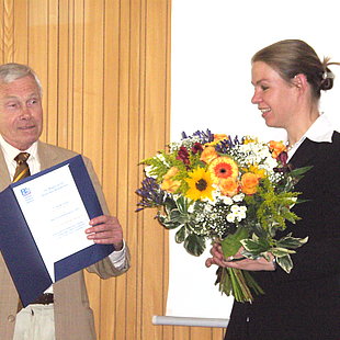Dr. Birgit Däwes receives the dissertation award 2007 ©Bavarian American Academy