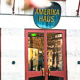 Amerikahaus Eingang ©Leonhard Simon, Amerikahaus München