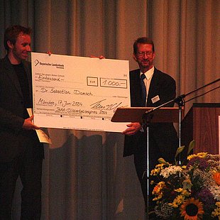Dr. Sebastian Domsch erhält den Dissertationspreis 2004 ©Bayerische Amerika-Akademie